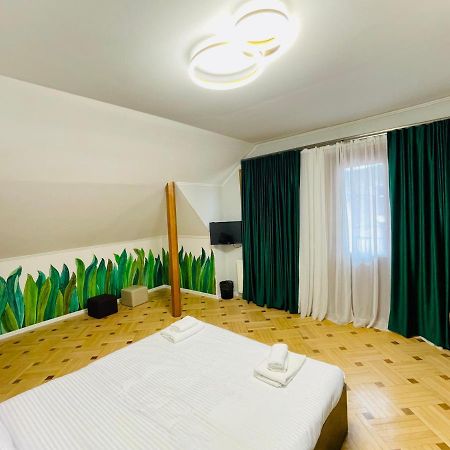 Quality Inn Тбилиси Экстерьер фото