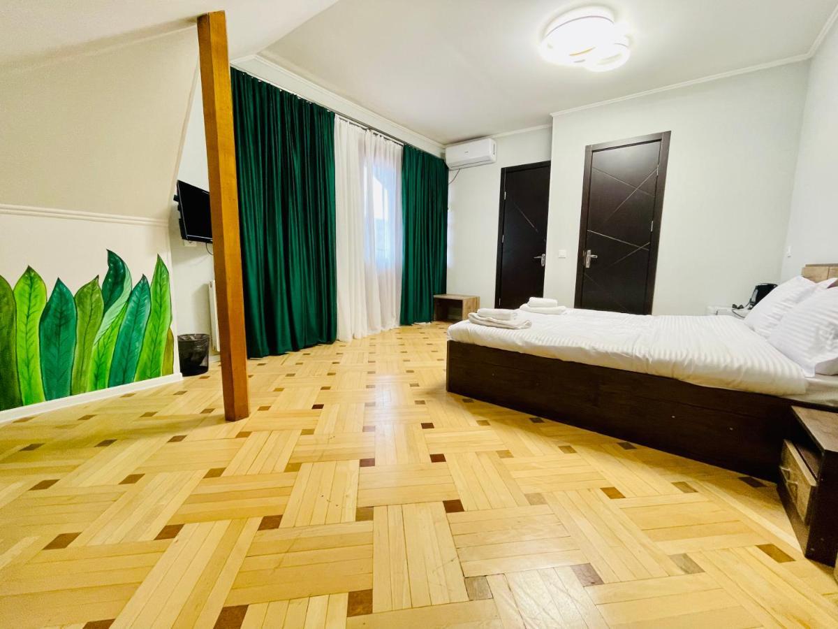 Quality Inn Тбилиси Экстерьер фото