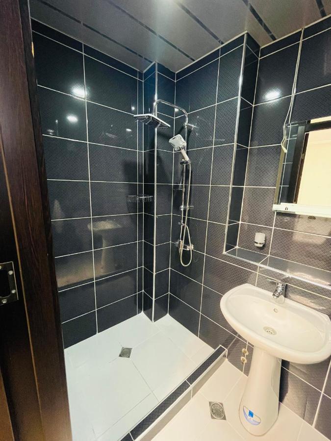 Quality Inn Тбилиси Экстерьер фото