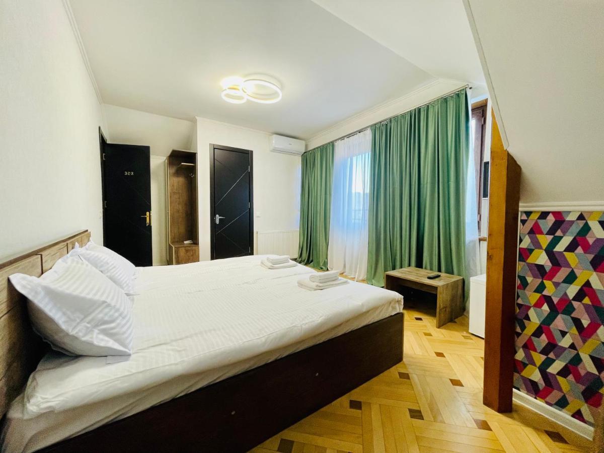 Quality Inn Тбилиси Экстерьер фото