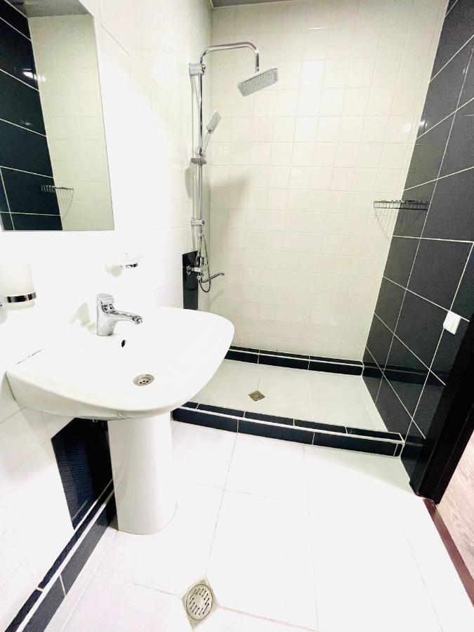 Quality Inn Тбилиси Экстерьер фото